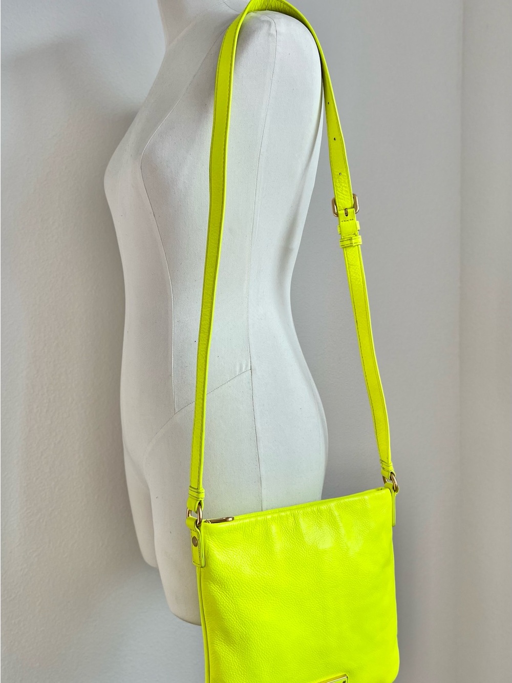 Marc by Marc Jacobs • Sia Crossbody Too Hot To Handle Neon Yellow Leather Bag - Picture 15 of 15